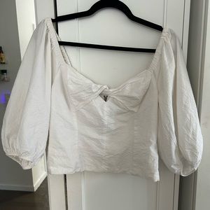 White crop top with balloon sleeves
